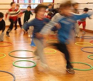 bambini che giocano